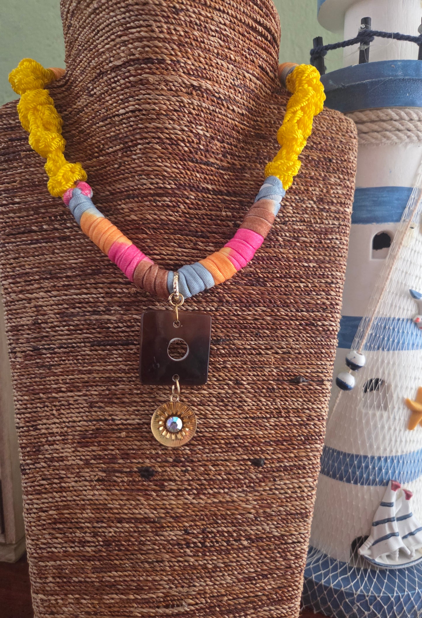 Collar Alegre crochet